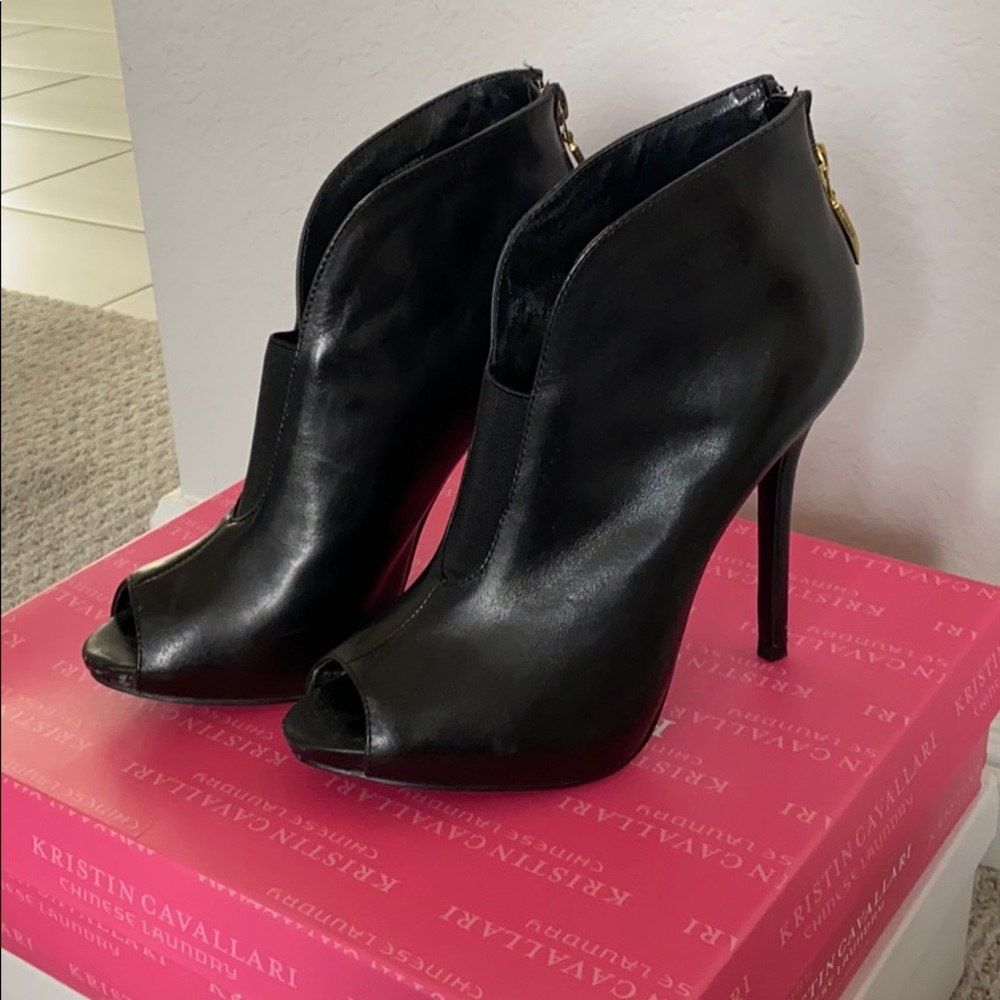 Gently worn Guess black booties